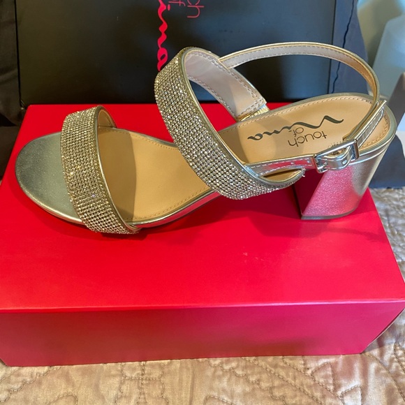 BRAND NEW touch of Nina sparkly silver block heels size 8 womens - Picture 3 of 4